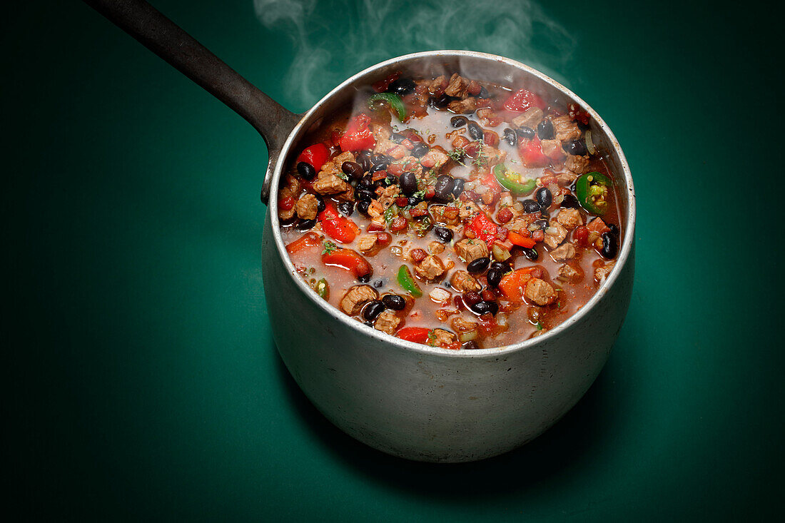 Chili con Carne mit schwarzen Bohnen und Dry Aged Beef
