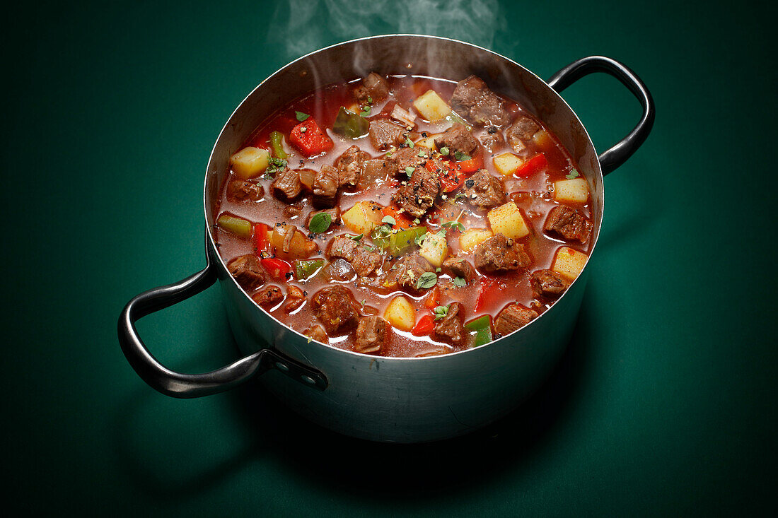 Gulaschsuppe mit geräucherter Paprika