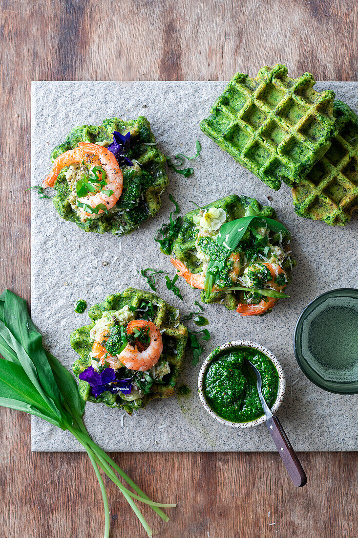 Bärlauchwaffeln mit Garnelen