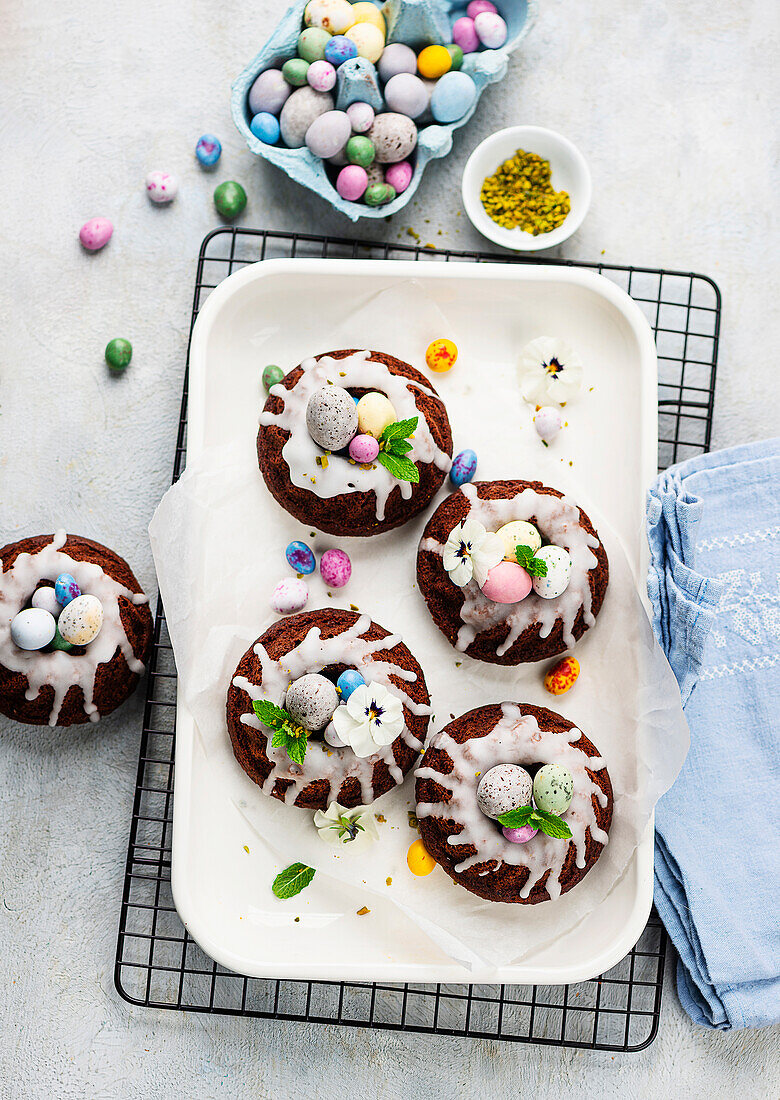 Mini-gingerbread Easter nests