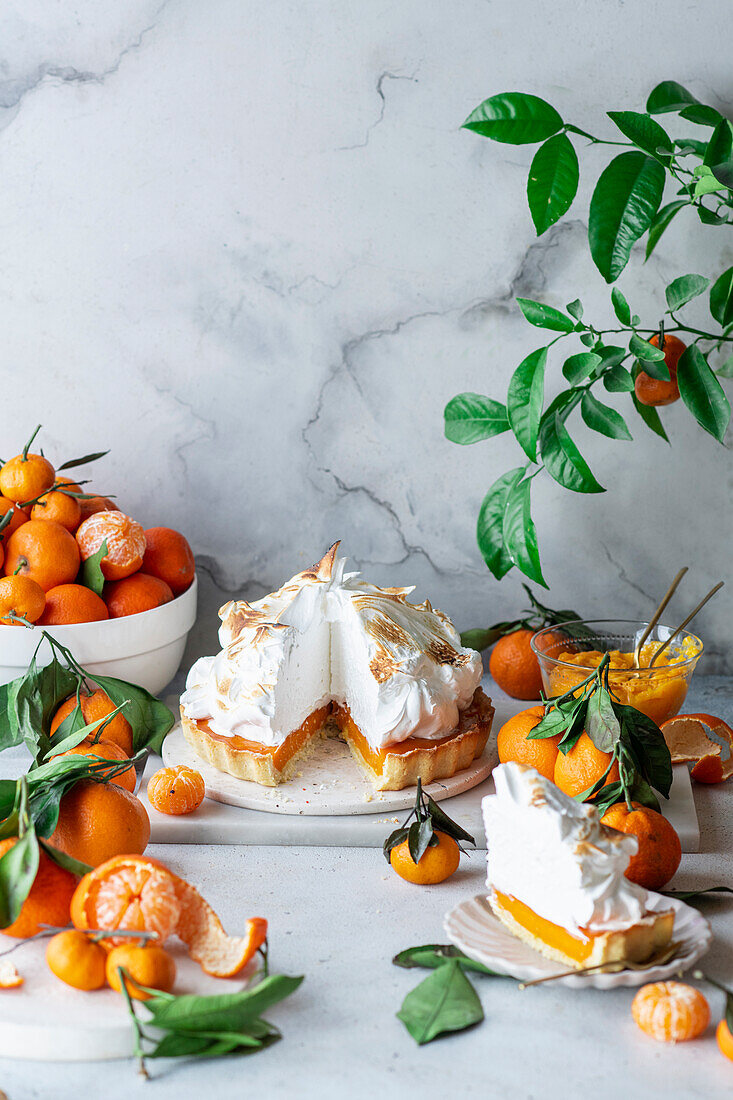 Clementine pie with meringue
