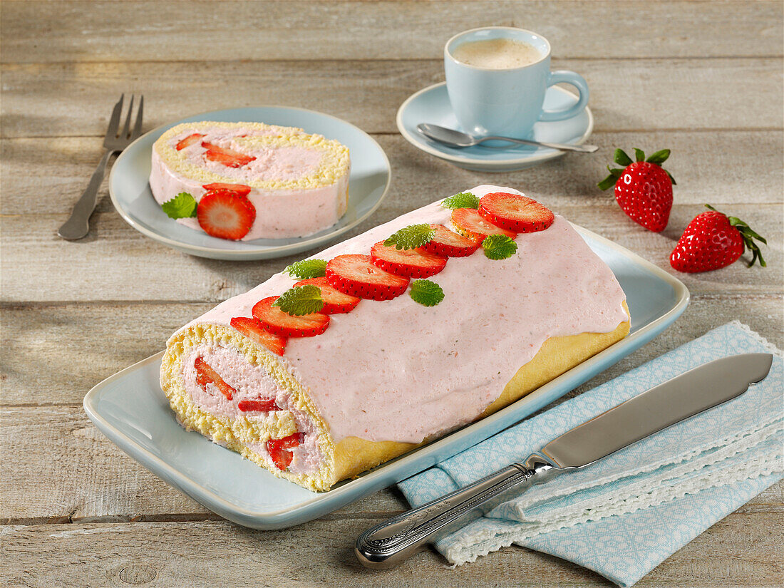 Strawberry roll with buttermilk-lemon cream