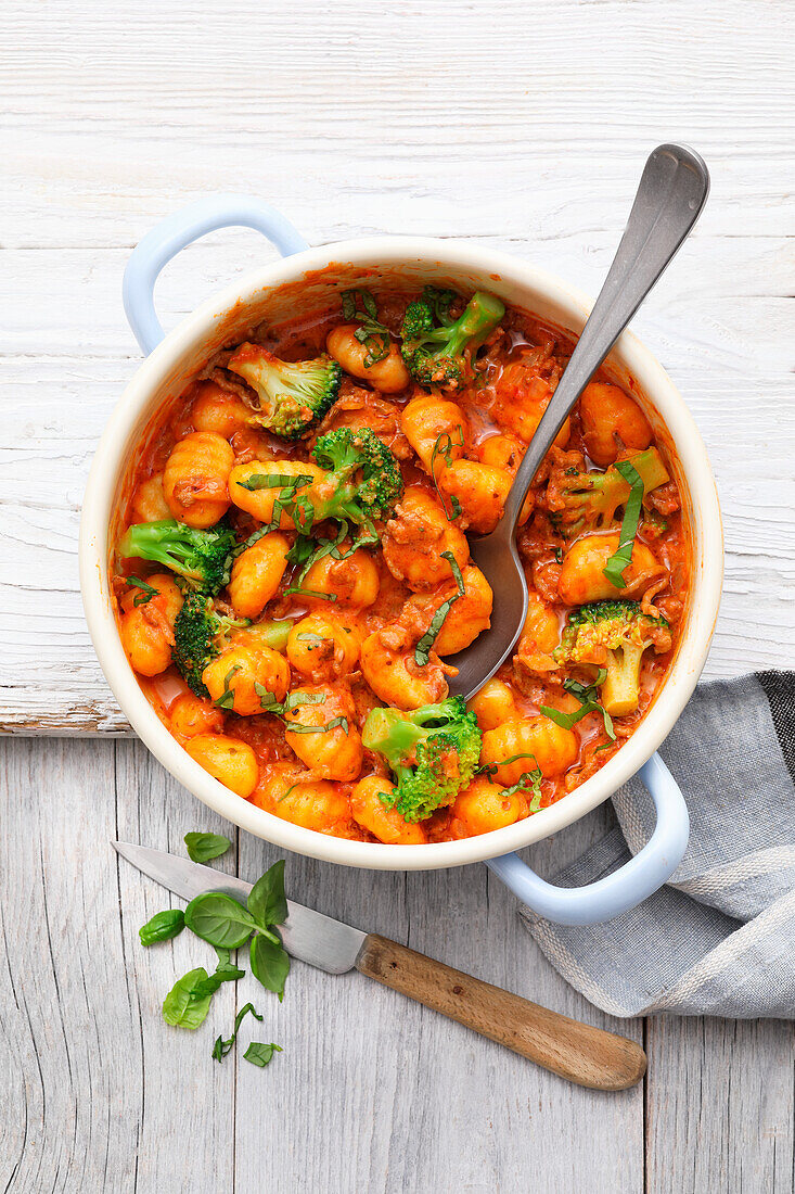 One-Pot-Gnocchi mit Hackfleisch, Tomaten und Mascarpone