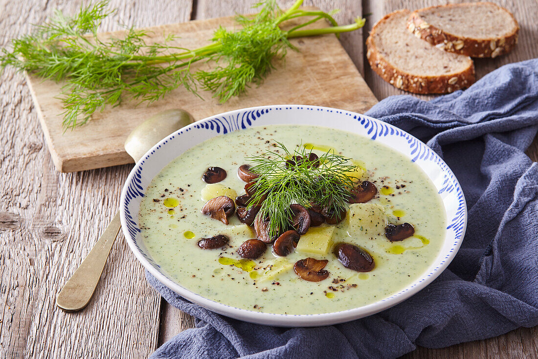 Courgette soup with mushrooms and olives