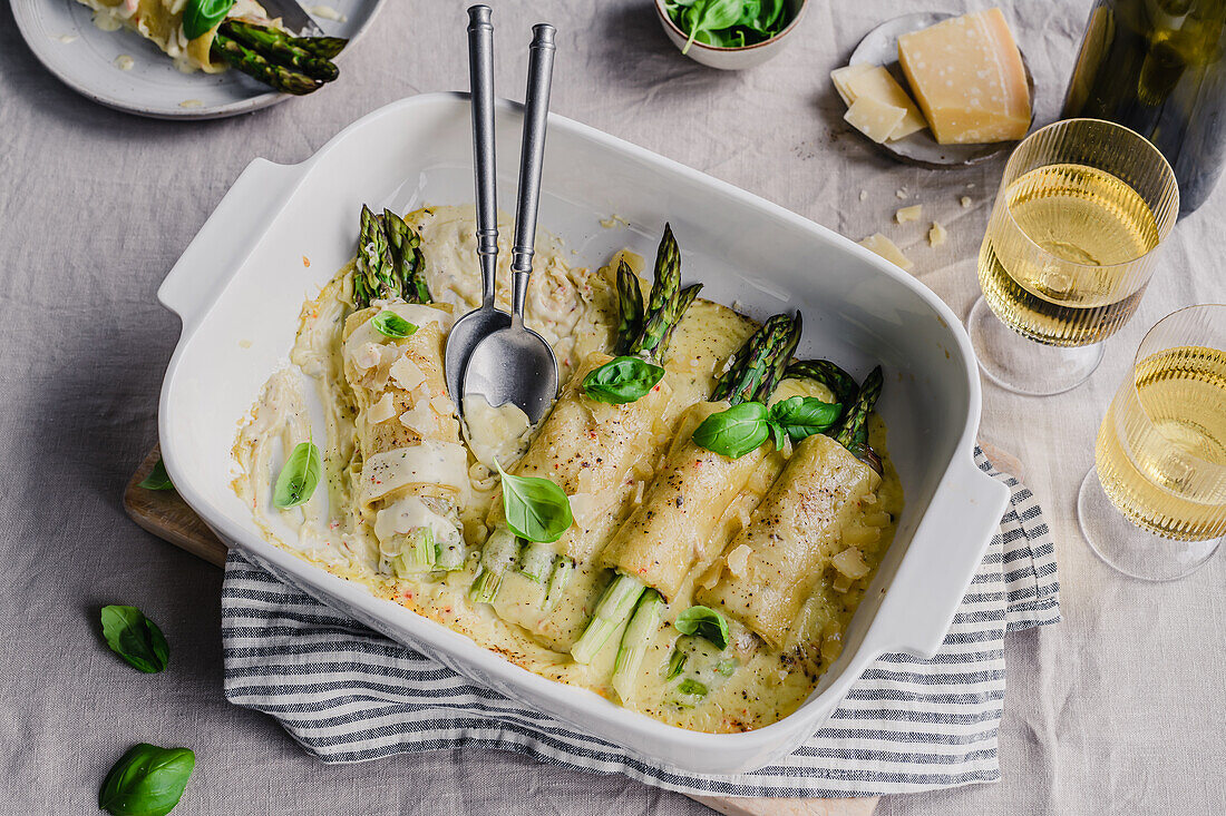 Spargel-Cannelloni aus dem Ofen