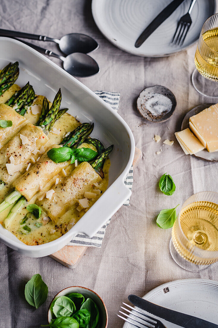 Asparagus cannelloni from the oven