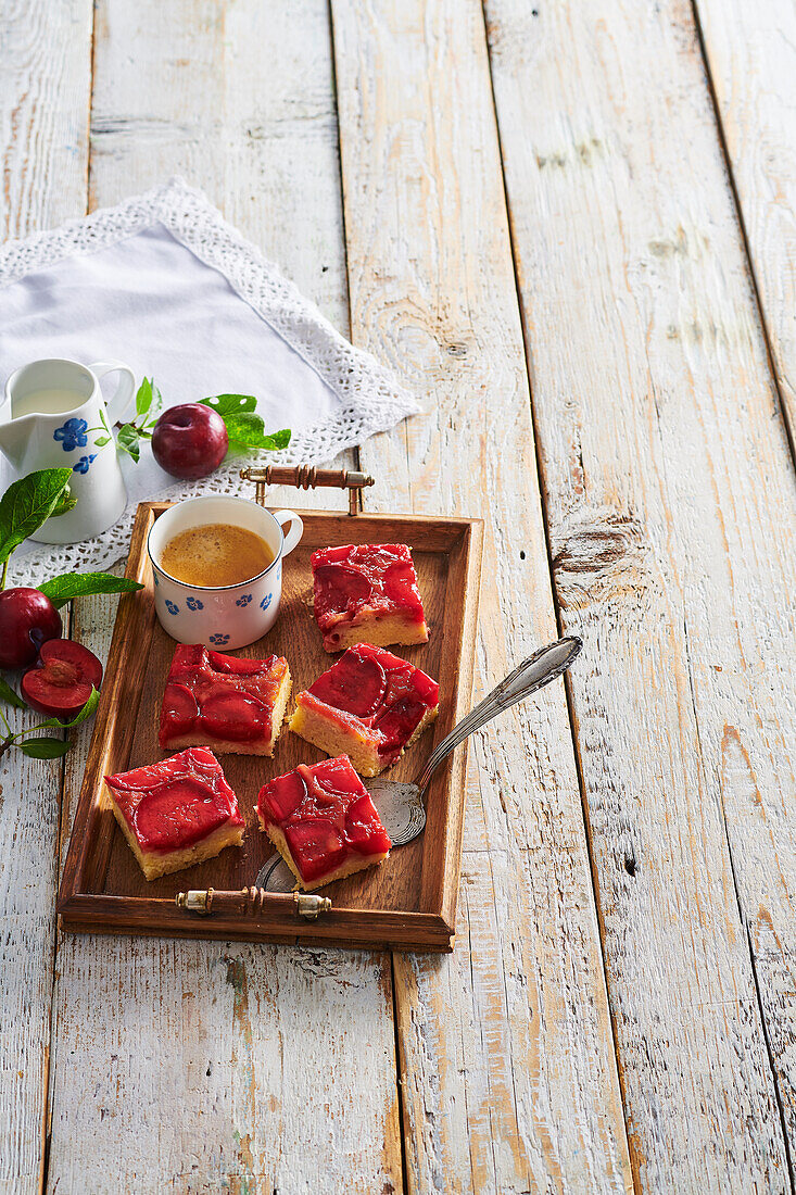 Upside-down sheet cake with plums and caramel