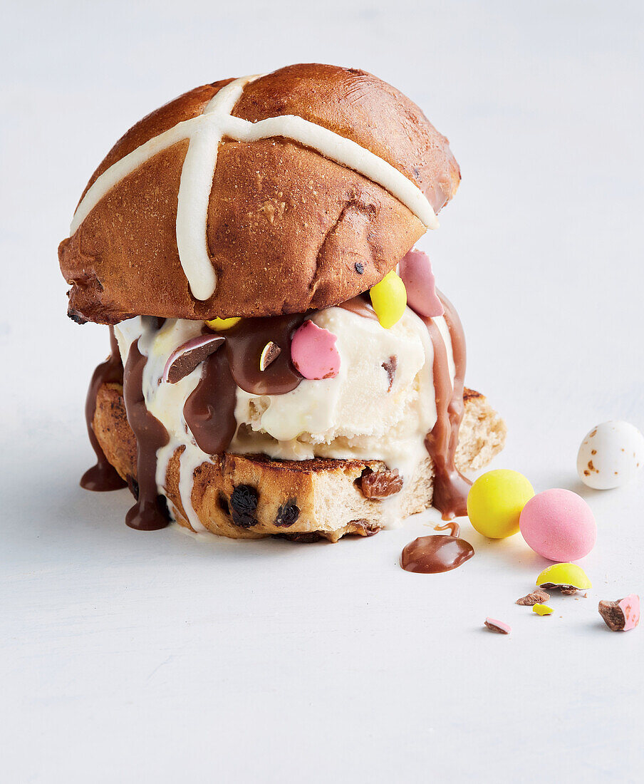 Hot Cross Bun-Eis-Sandwich