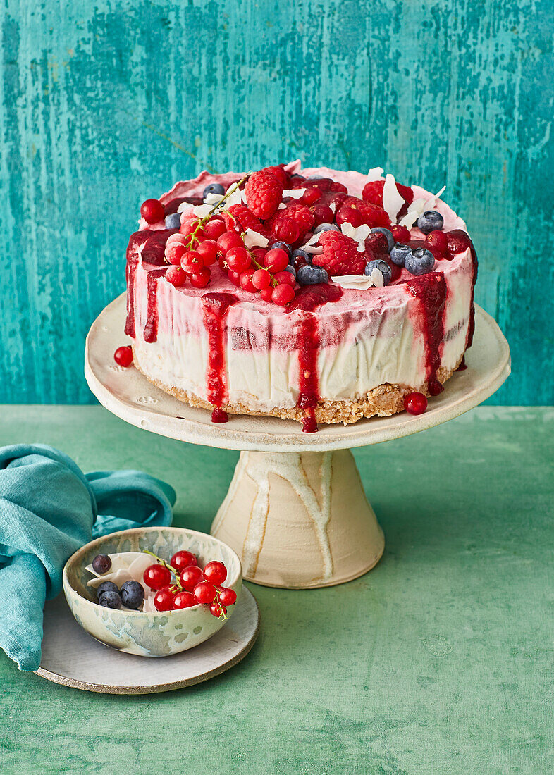 Frozen yogurt and berry cake