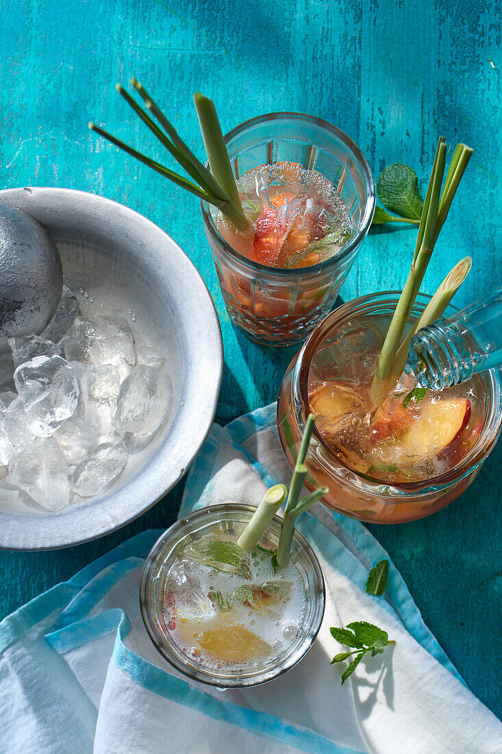 Pink grapefruit splash with lemongrass