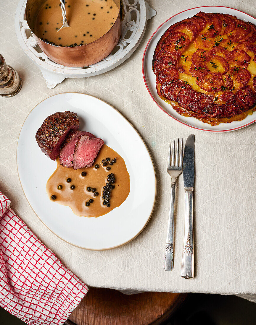 Filet Mignon mit grünem Pfeffer und Pommes Anna