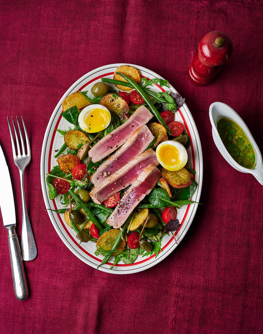 Salade Niçoise mit frischem Thunfisch