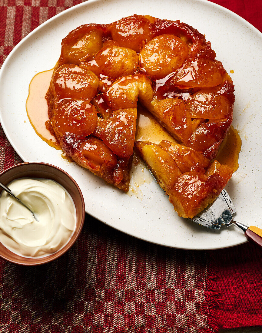 Tarte Tatin mit Calvados-Karamell