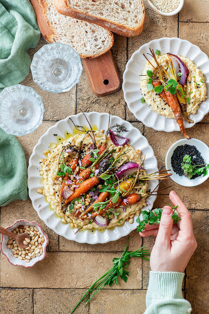 Hummus mit geröstetem Gemüse