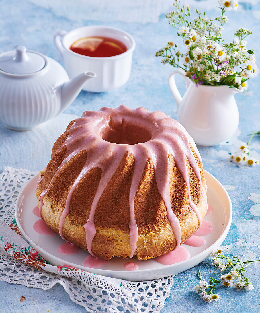Yeast bundt cake with plums