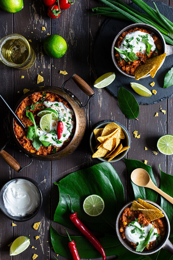 Veganes Chili mit Kidneybohnen, weissen Bohnen und Mais