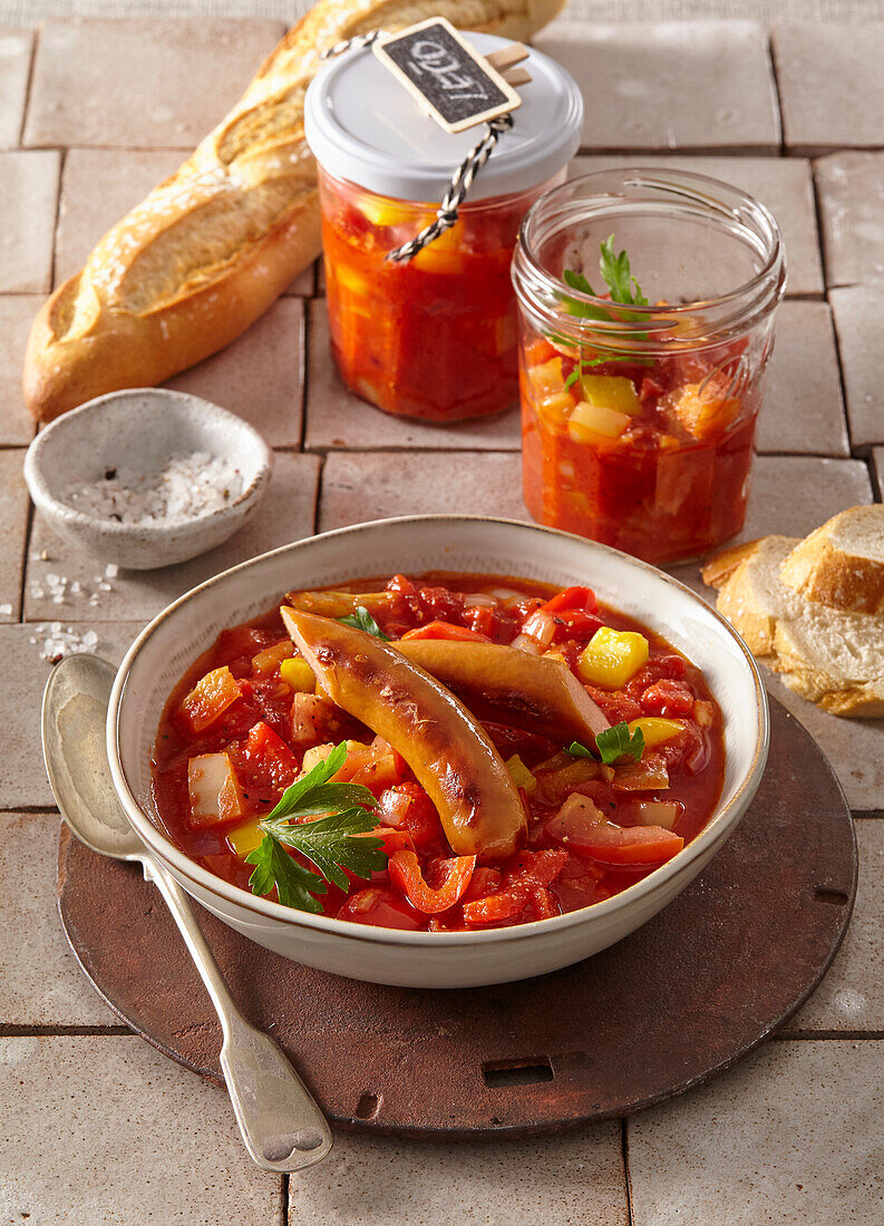 Tomato and pepper stew with sausage