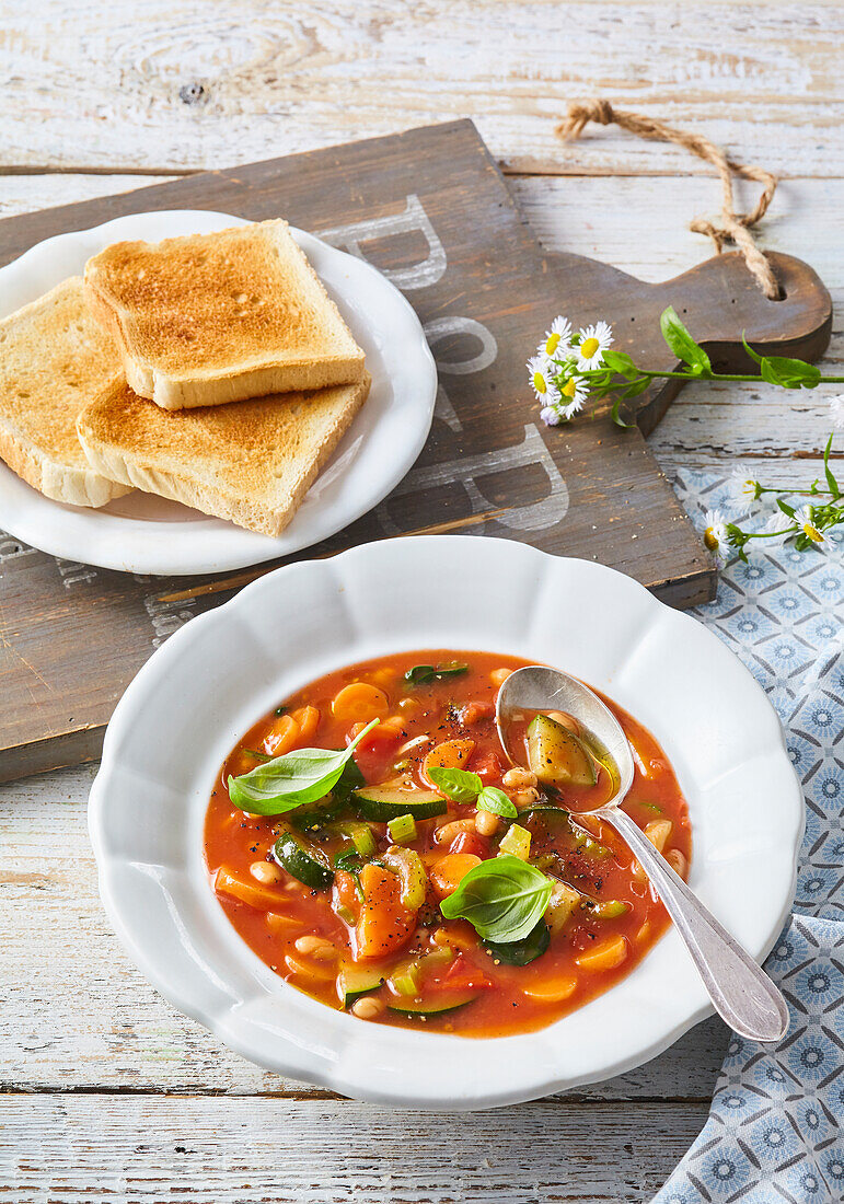 Reichhaltige Gemüsesuppe