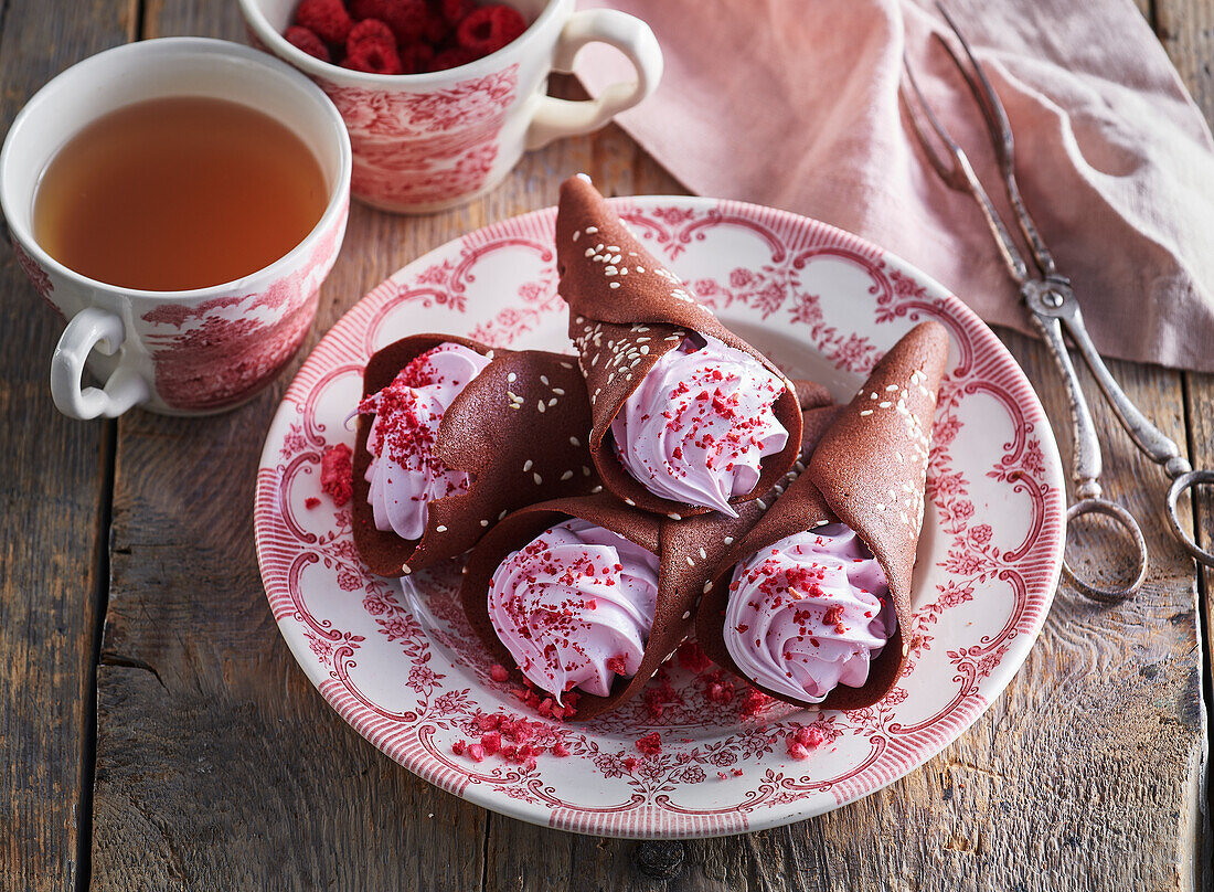 Filled cocoa cones with raspberry meringue