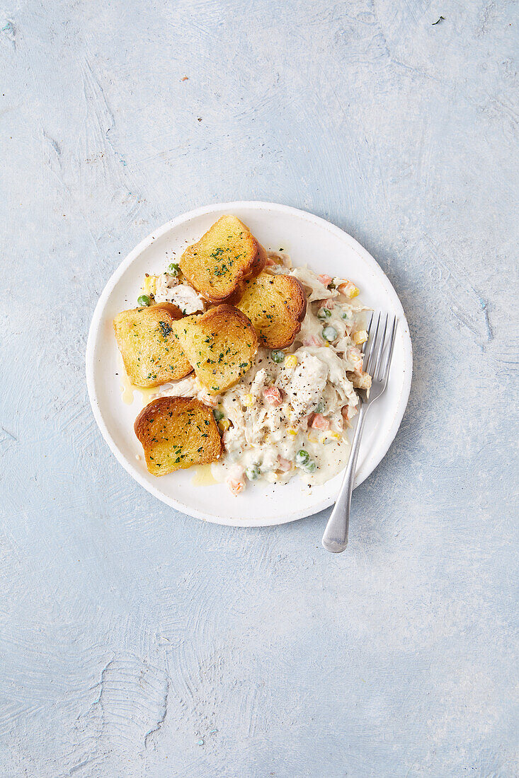 Creamy French onion and garlic bread casserole with chicken