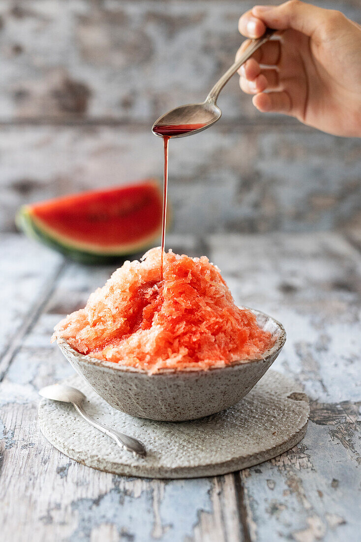 Kakigori (Schnee-Eis) mit Cranberry-Sirup aus Japan (vegan)