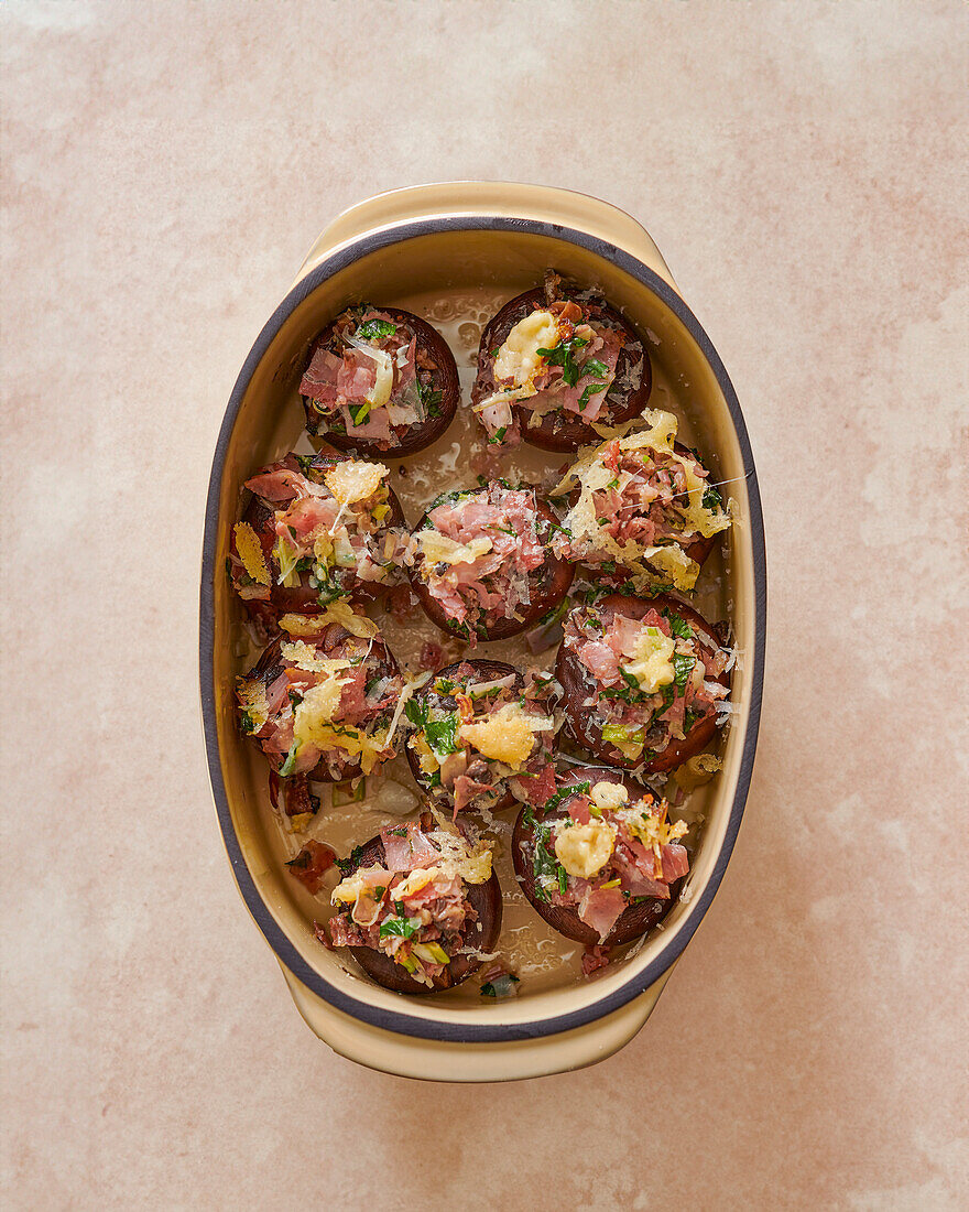 Stuffed mushrooms with bacon, goat's cheese and shallots
