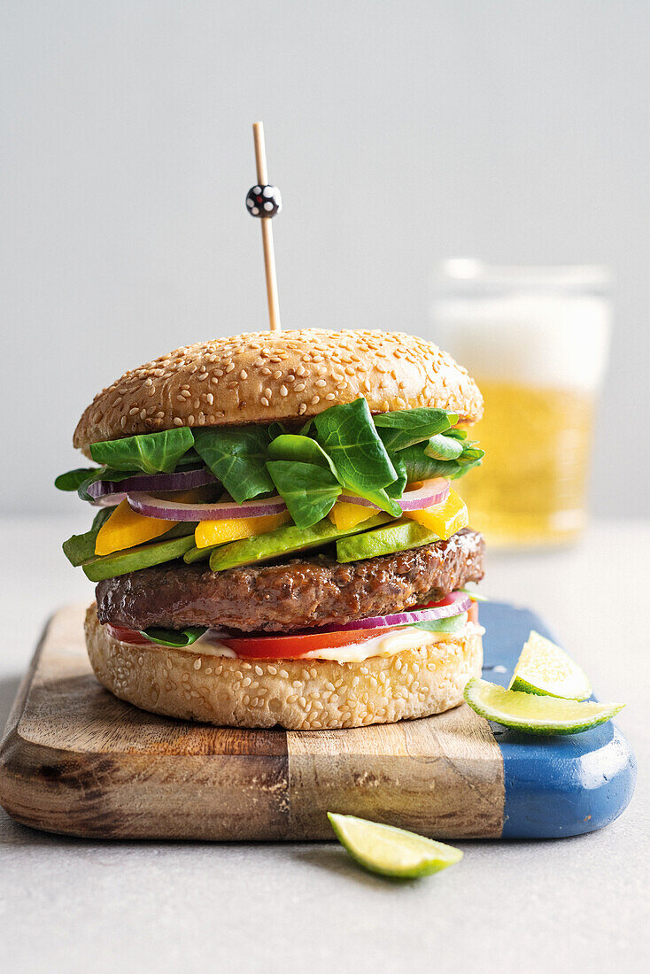 Rio-Burger mit Mango, Avocado und Spinat