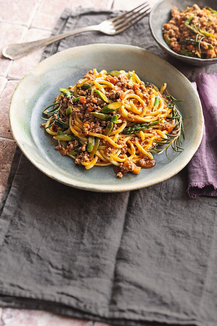 Spaghetti alla Gitarre mit Lammragout