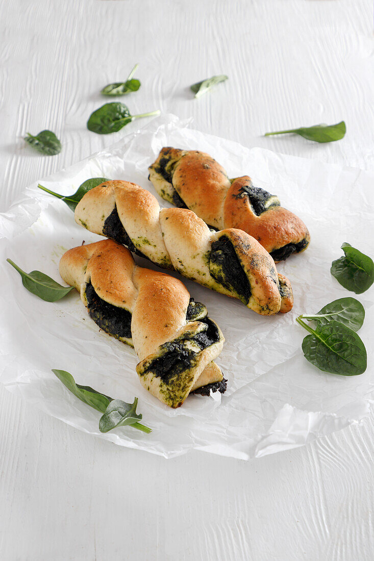 Yeast bread sticks with spinach