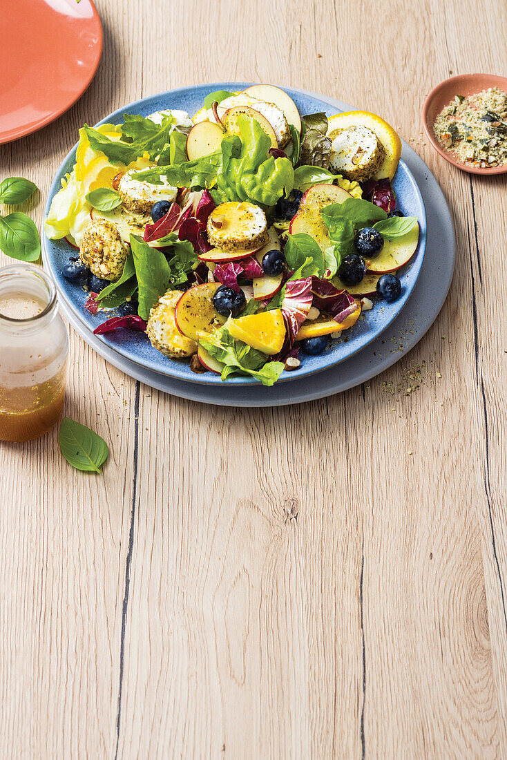 Fruity goat's cheese salad with a spicy coriander and orange dressing