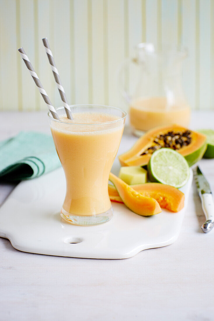 Papaya and lime smoothie