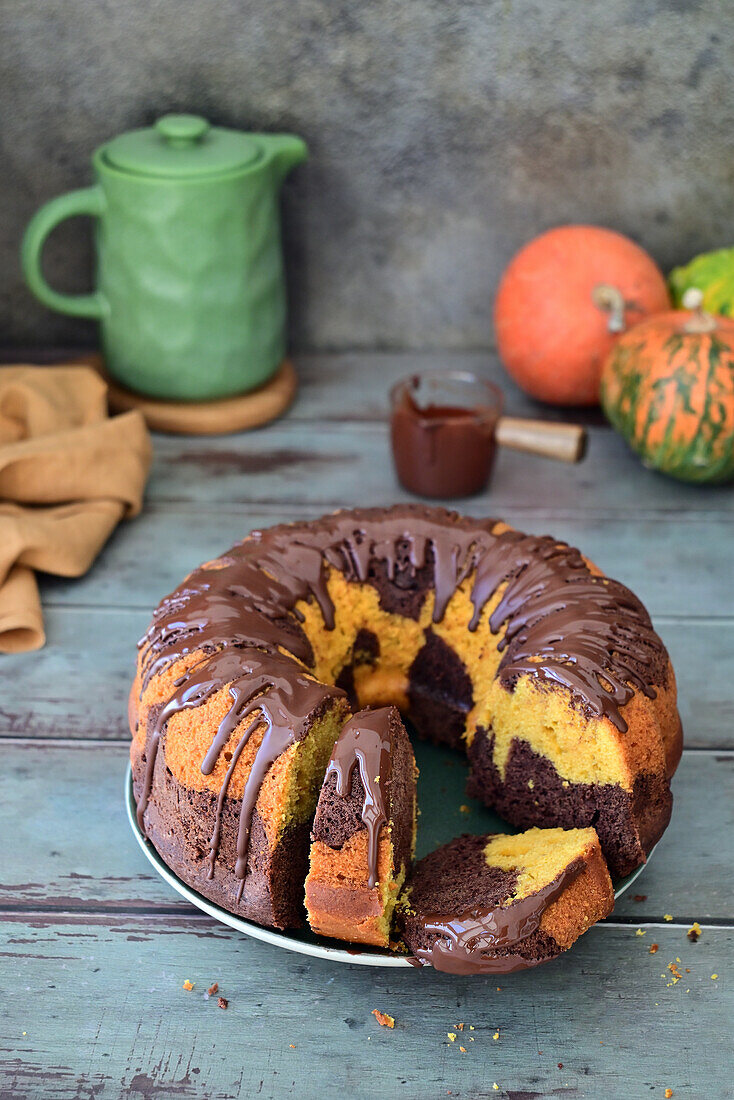 Schokoladen-Kürbiskuchen mit Schokoladenglasur