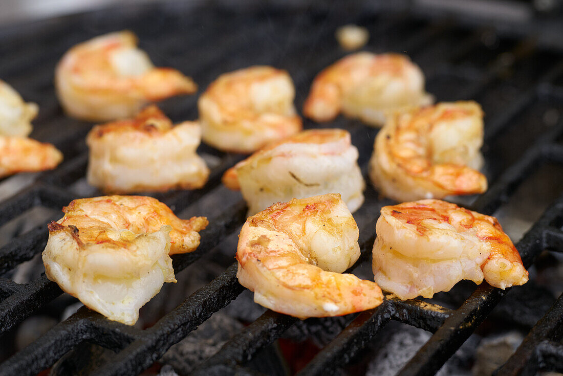 Gegrillte marinierte Garnelen