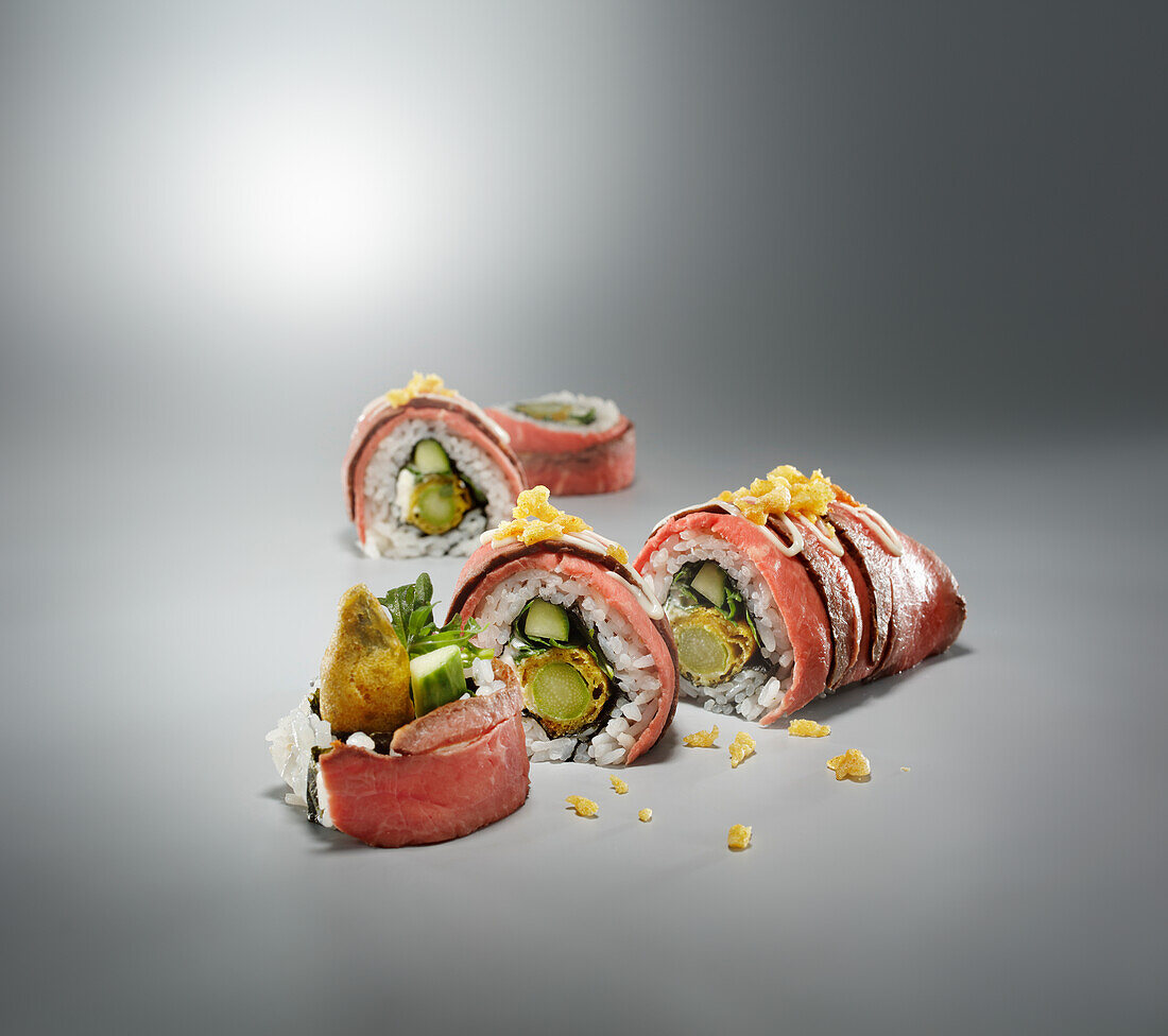 Inside-out rolls with roast beef