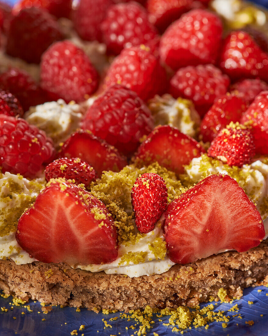 Strawberry tart with pistachio cream