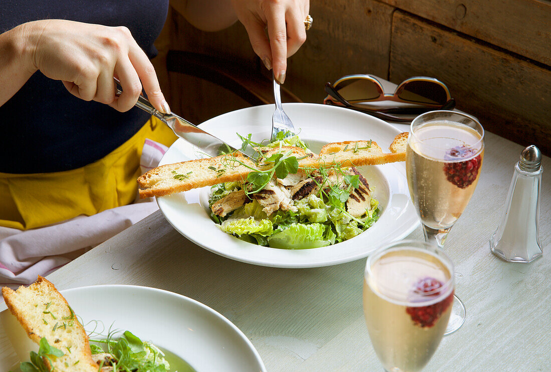 Leaf salad with grilled chicken