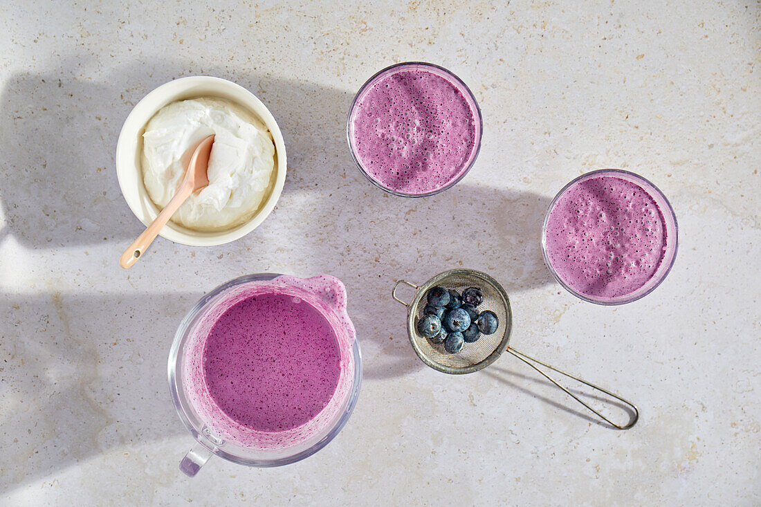 Blueberry shake with quark and oat flakes