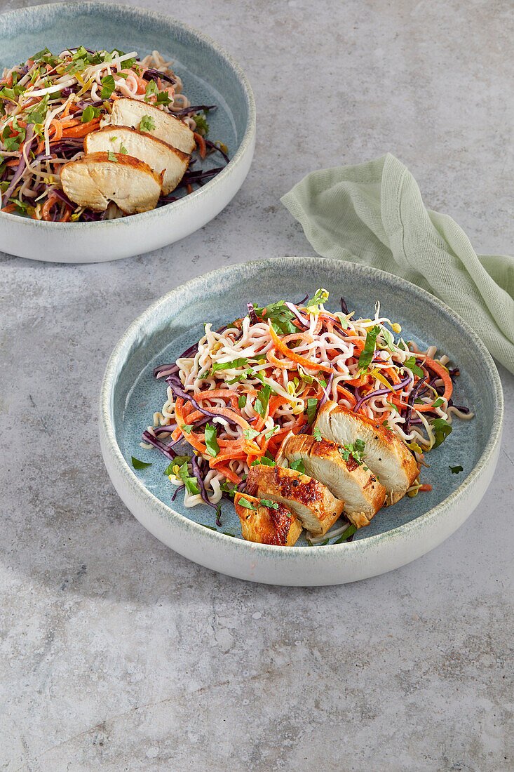 Carrot salad with mie noodles and chicken