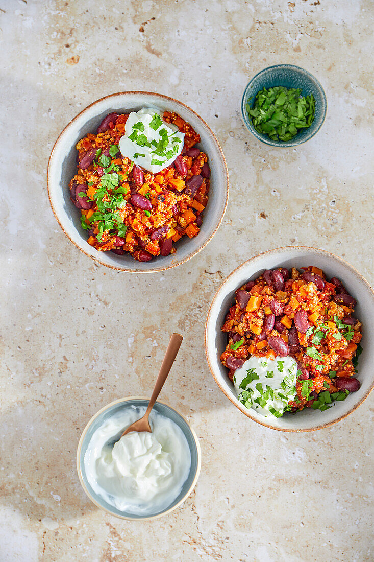 Chili sin carne with sweet potatoes and skyr