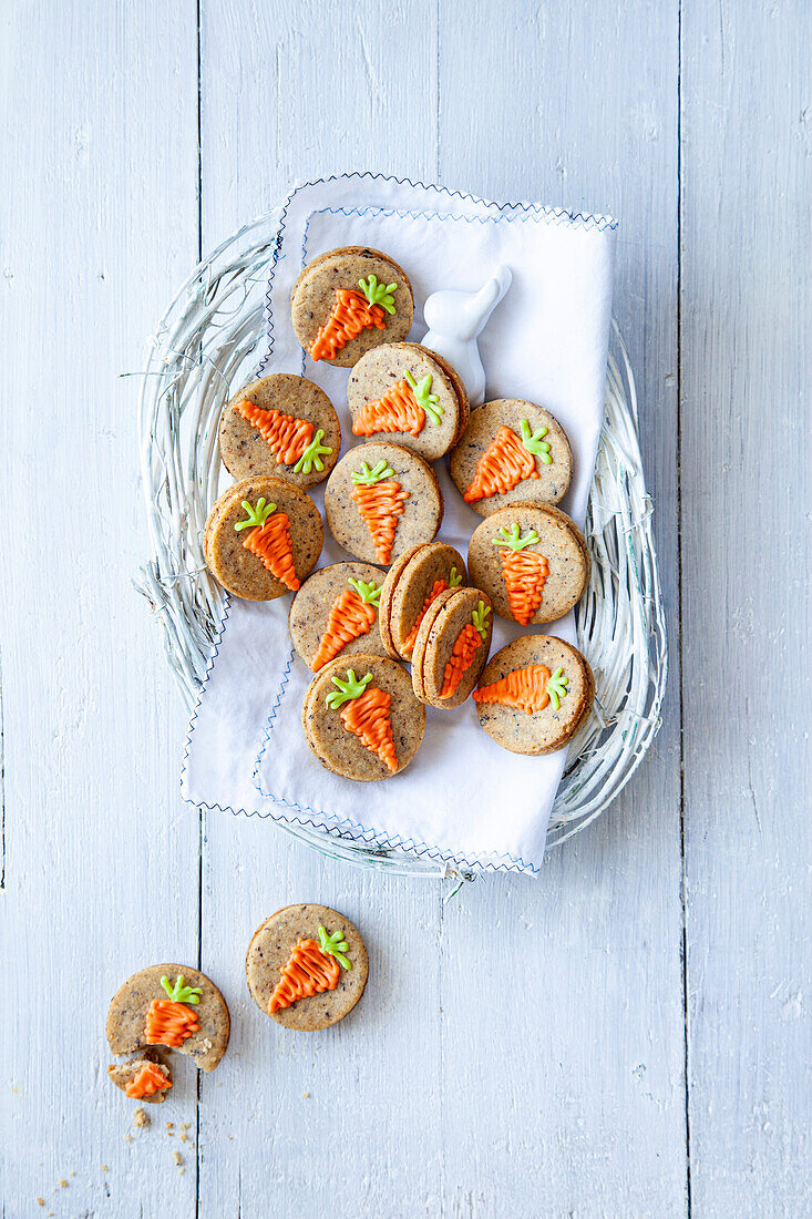 Stuffed carrot and hazelnut biscuits