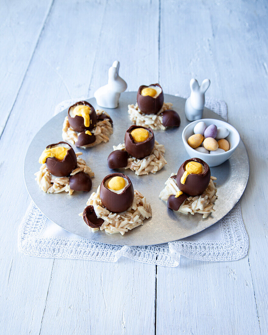 Easter almond sliver praline eggs