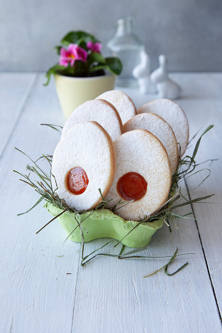 Easter egg-shaped lacy buns