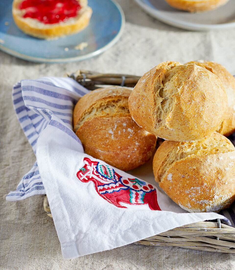 Vegan breakfast rolls with linseed