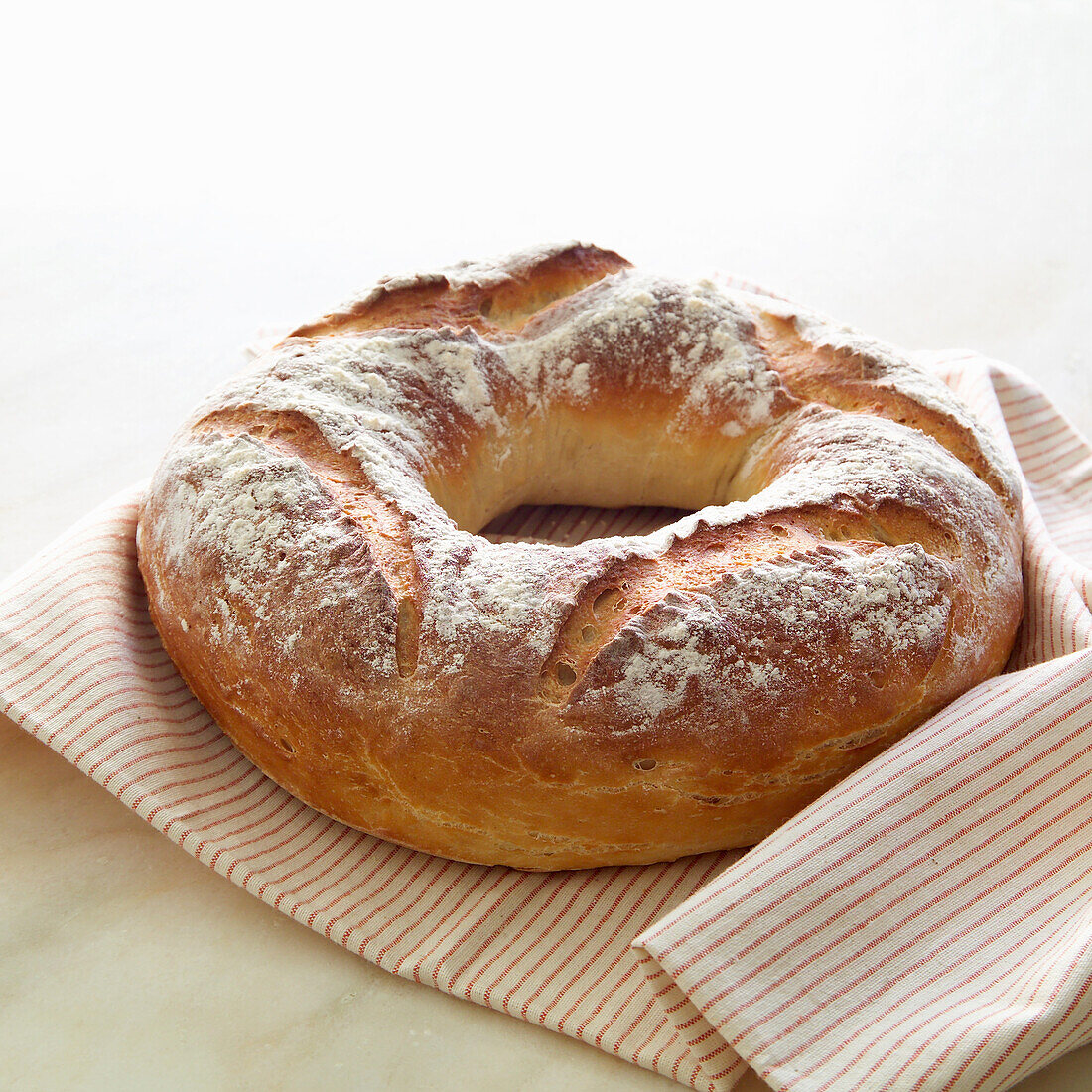 Bread and yoghurt ring