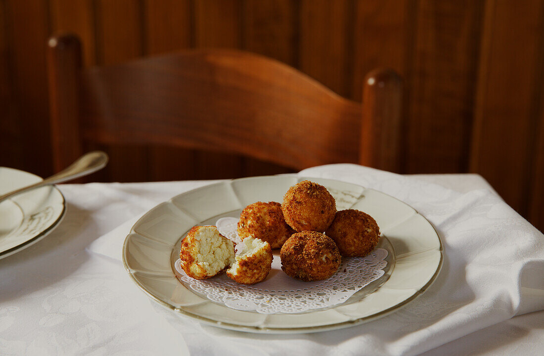Deep-fried ricotta balls