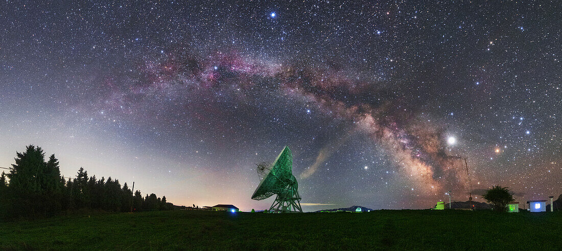 Milky Way over Nanshan observatory, Xinjiang, China