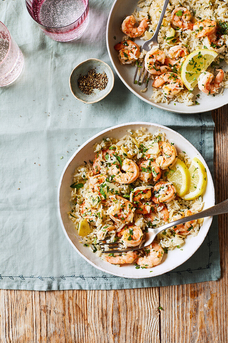 Reis mit Knoblauch-Garnelen und Zitrone