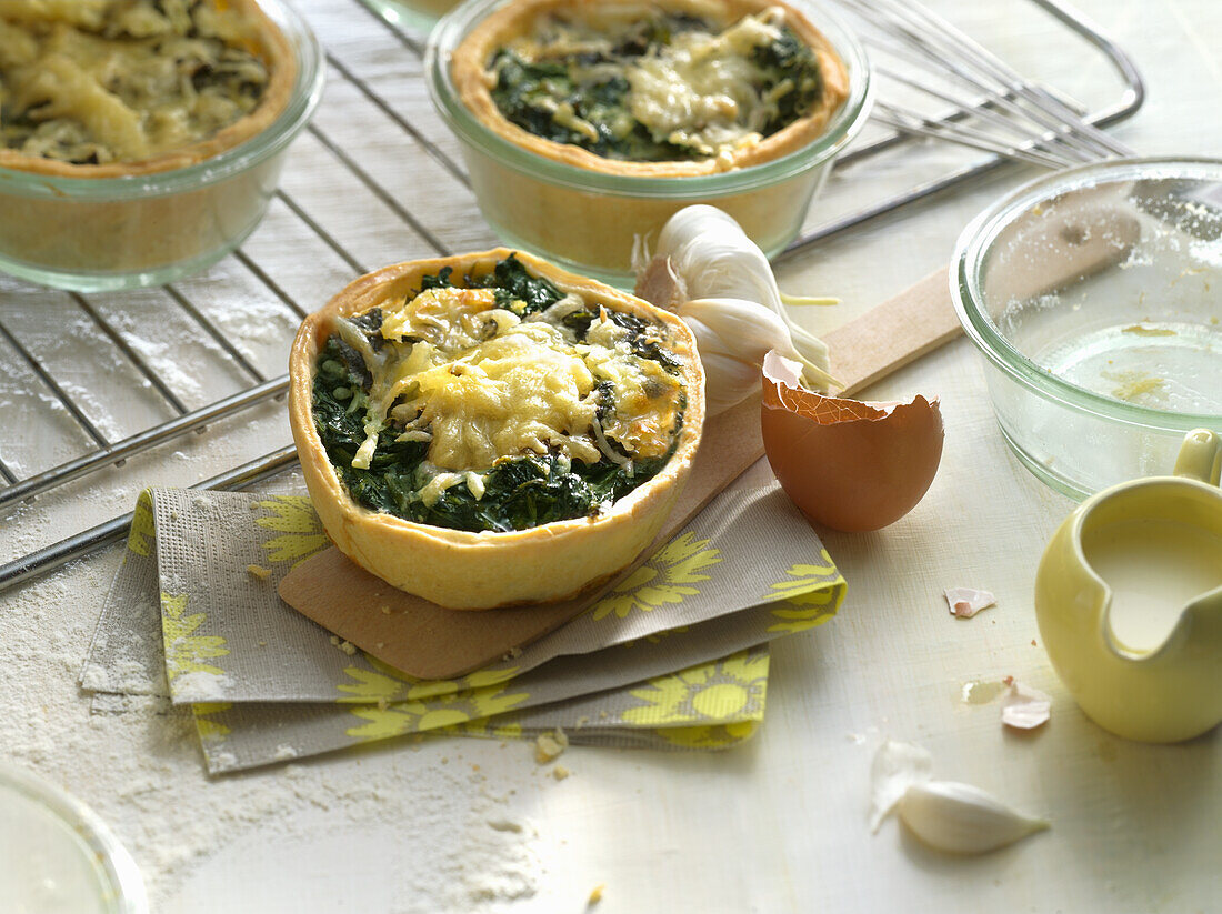 Mini quiche with Gute Heinrich from the jar