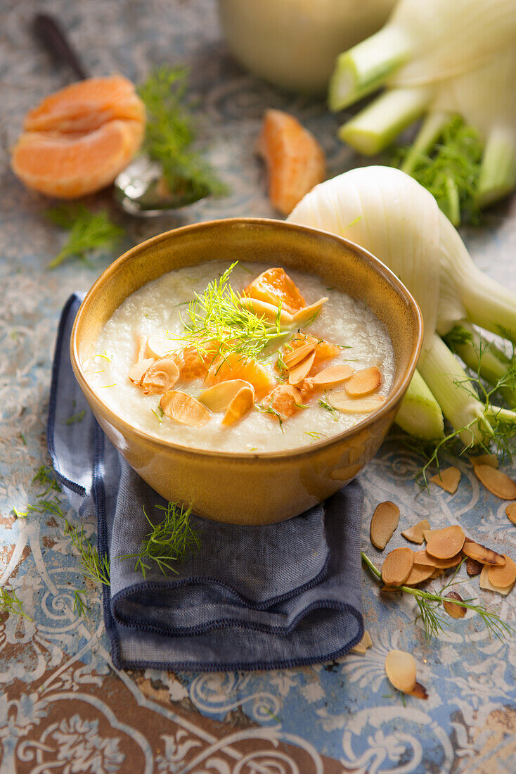 Fennel soup with mandarins and flaked almonds