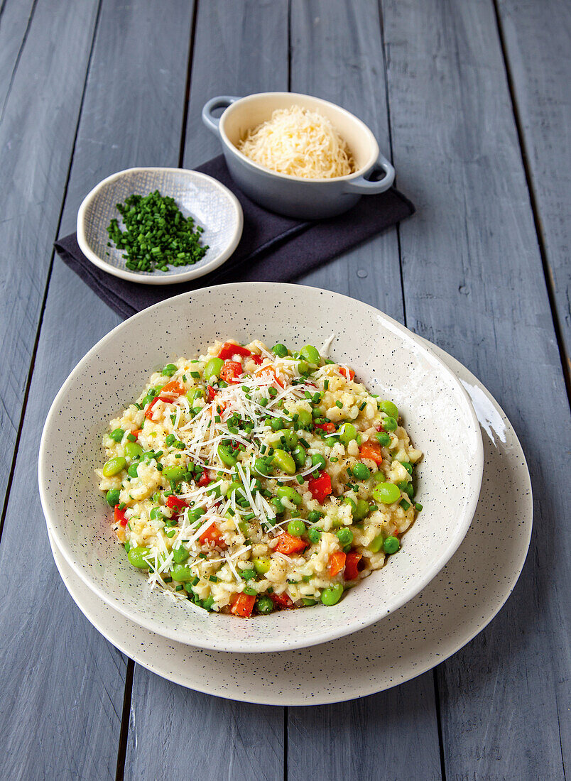 Buntes Risotto mit Erbsen, Edamame und Paprika